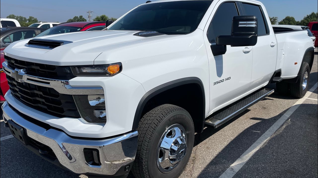 Chevrolet Silverado 3500 6.6L V8 Duramax diesel Dually with Alison transmission