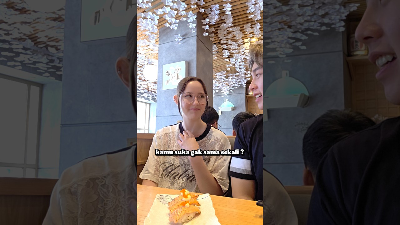 Olivia Gimmik Mulu Nih! Masa Sih Gak Doyan Aburi Salmon. #irl #vlog #food #travel #ometv #ldr #bule