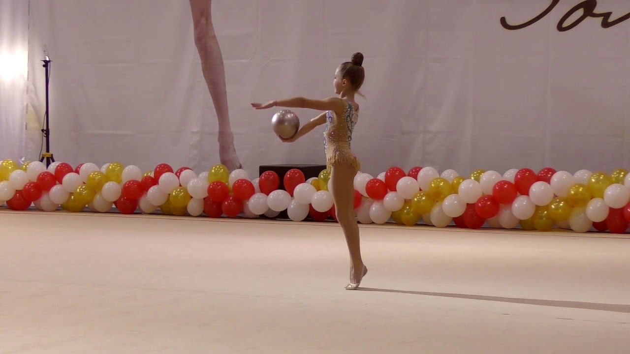 Степанова Анастасія мяч 2006