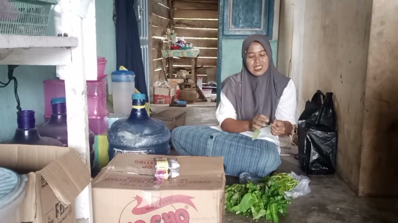 Belanja cari bahan untuk bikin kue,,, Pulang kelaparan langsung masak tumis kangkung