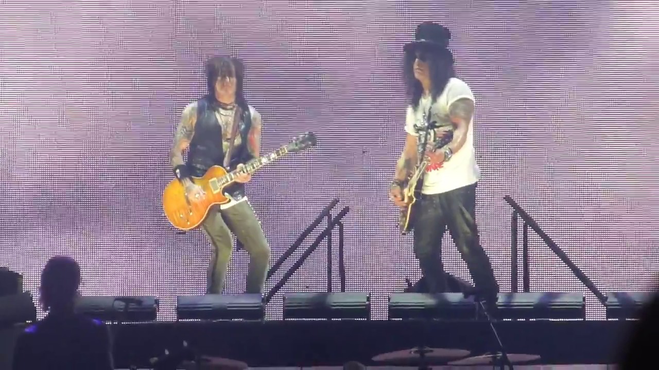 Guns n' Roses - Wish You Were Here / Layla (Live in Copenhagen, June 27th, 2017)