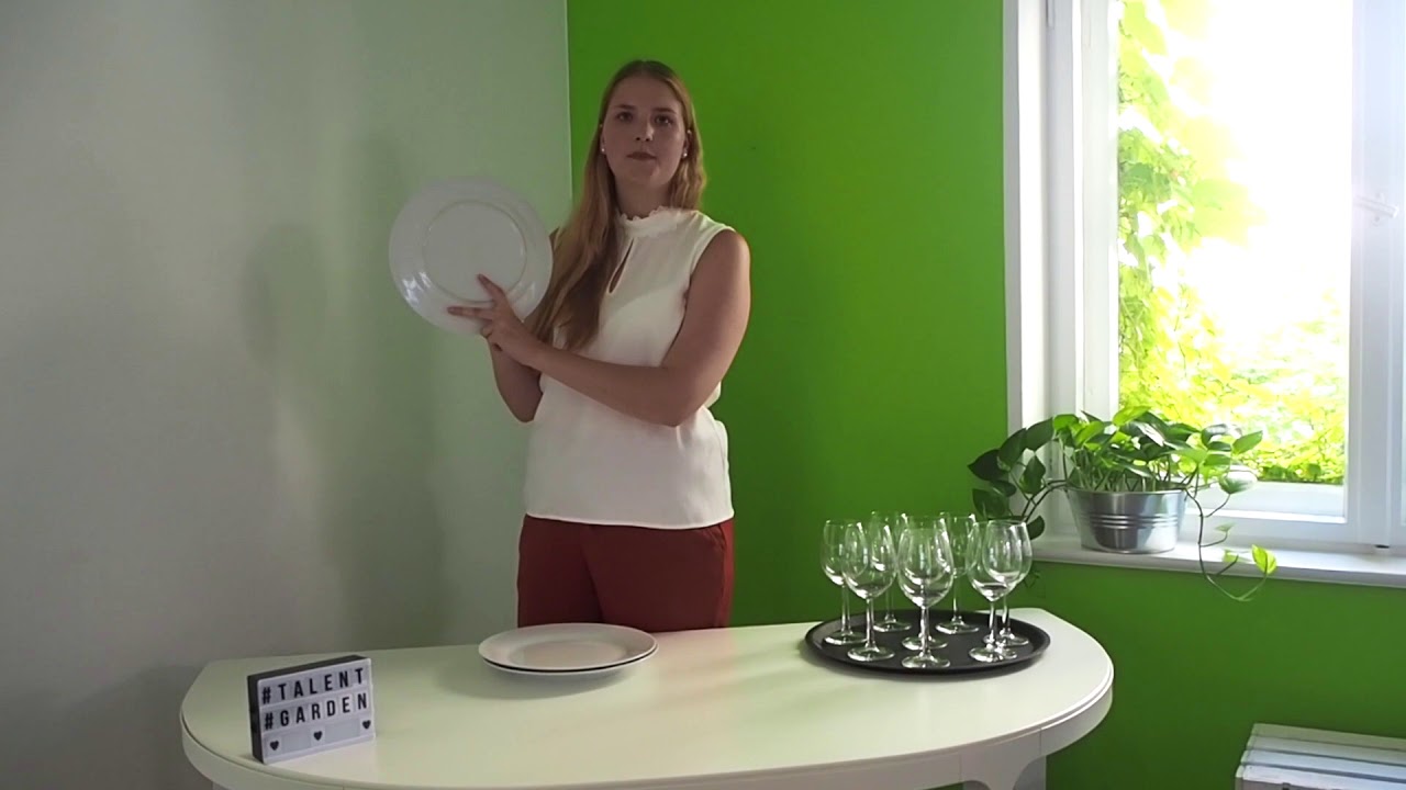 Service Basics - 3 Teller tragen