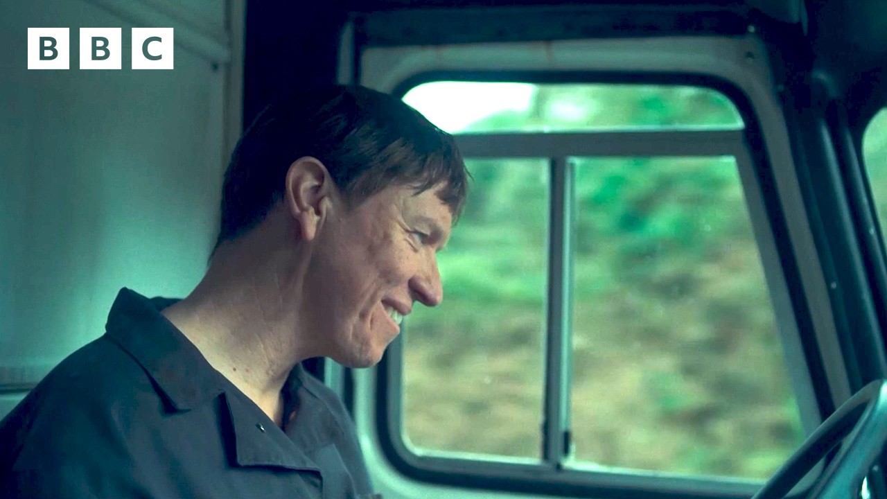Brink’s-Mat gold thief Charlie Miller smuggles 1.5 tonnes of gold in an ambulance - BBC