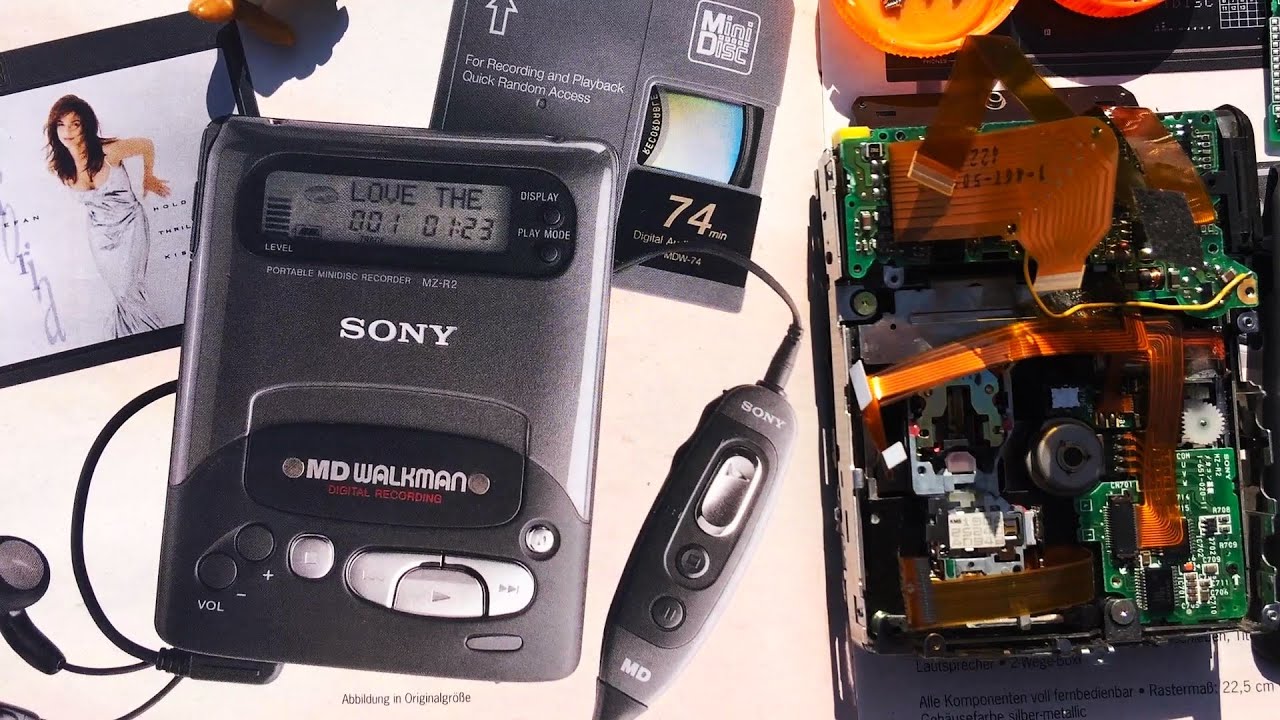 Sony MZ-R2 MiniDisc Walkman MD Minidisk repair - What their electronic components look like inside?