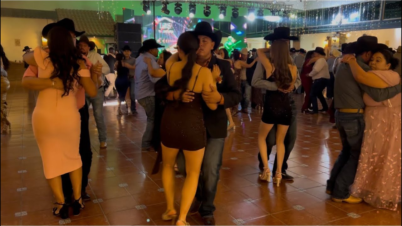 Bonito popurrí con los Vendavales de Adán Meléndez en la boda de Cynthia y Roberto 