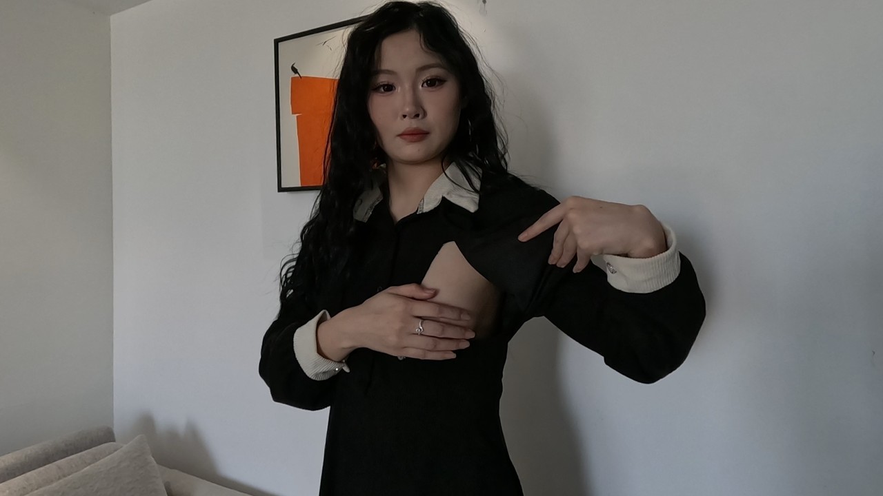 大方可爱的沫沫展示我们proudfox设计的秋款哺乳衣