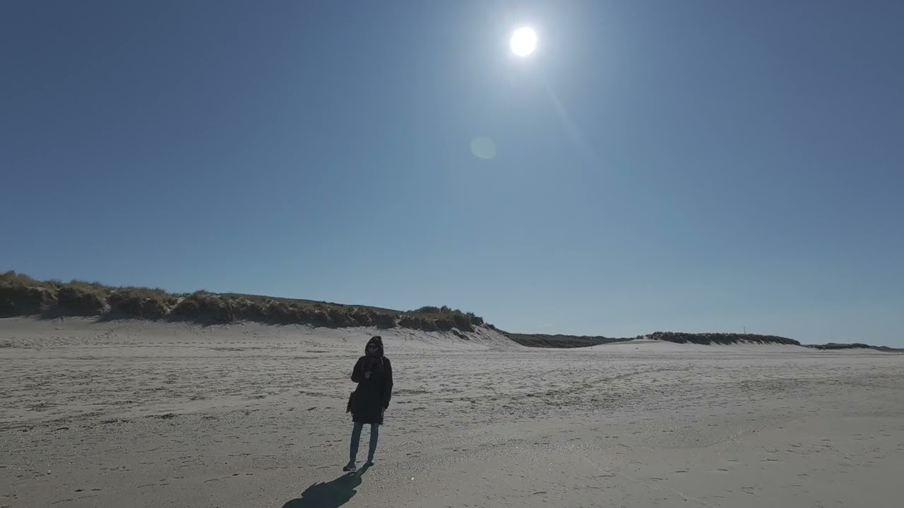 Camperduin,  breed strand met Laguna. 4 april 2025
