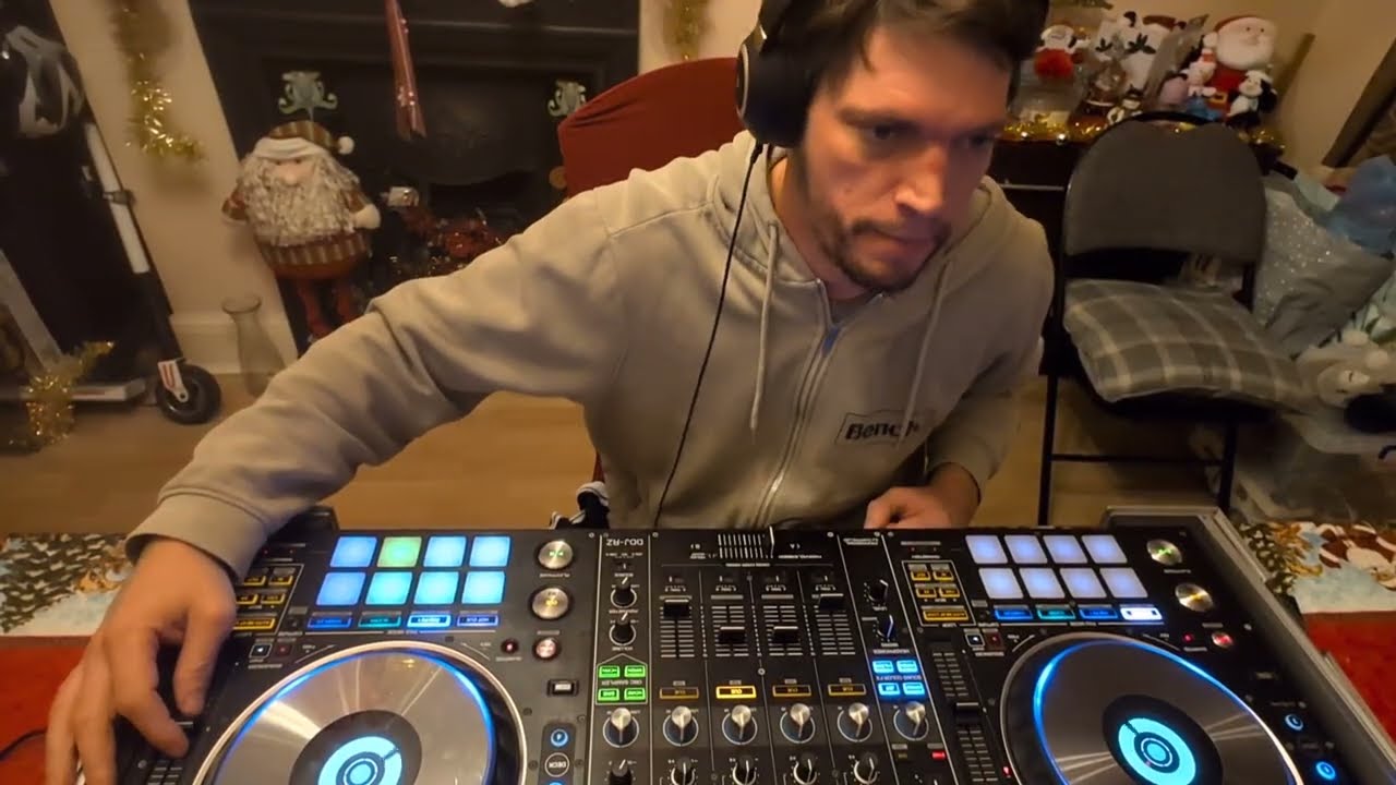 Tech house mix by DJ smokey 