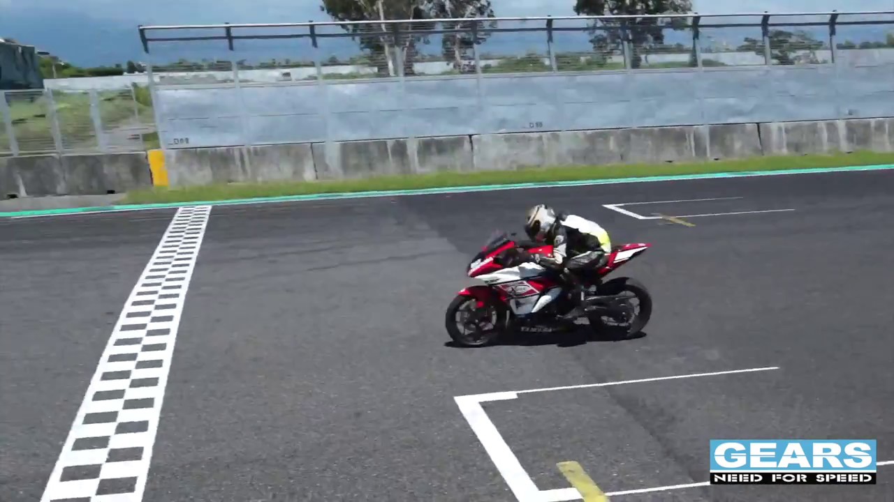 Honda CBR250RR & Yamaha R3 Test Ride - Gears Suspension