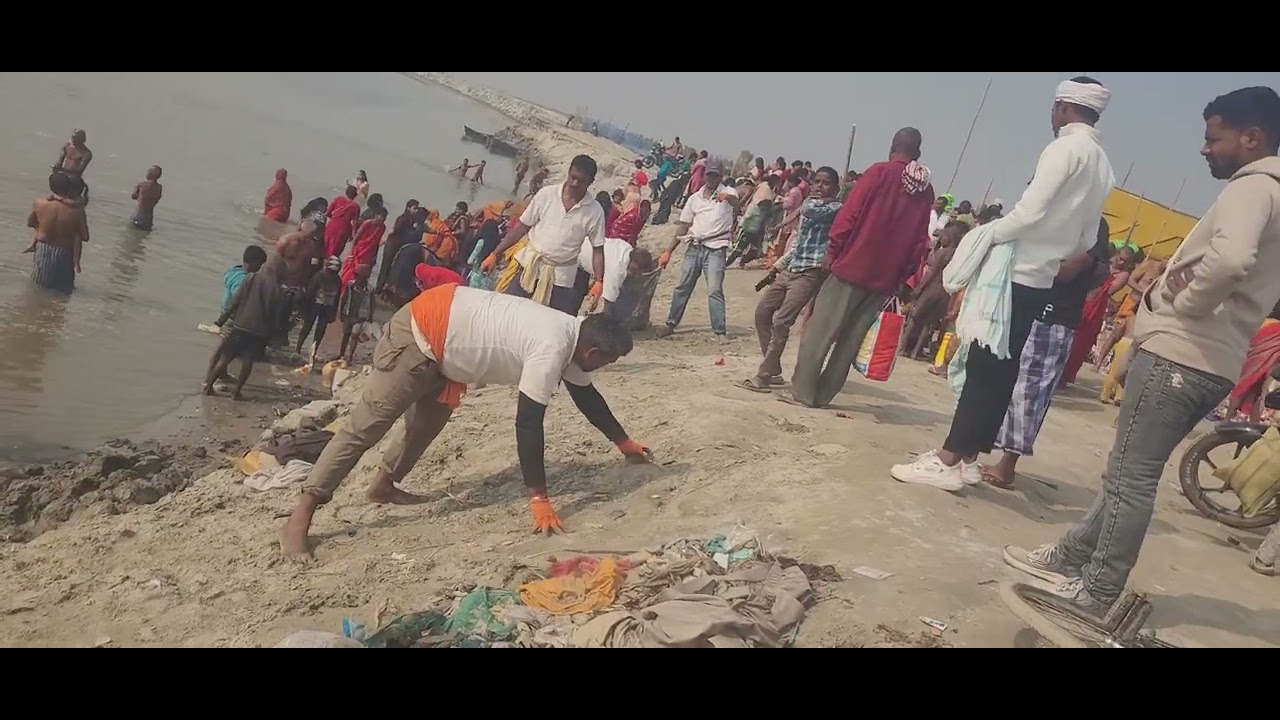 माघ पूर्णिमा के समापन के बाद गंगा समग्र द्वारा चलाया गया बृहद स्वच्छता कार्यक्रम।