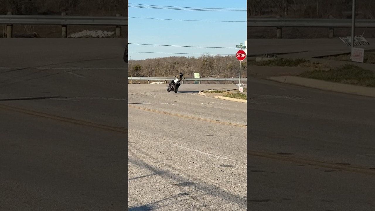 High Speed Harley Drift! #harleydavidson #drift #dyna #fast #mexico #professional #stuntrider