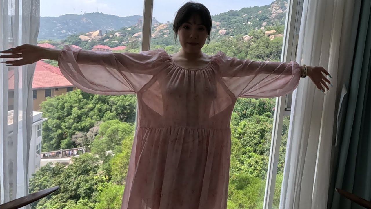 这个频道后面也换成我们proudfox设计的服装展示啦，今天是第一期，欢迎支持哈，这是我们家新人模特理理