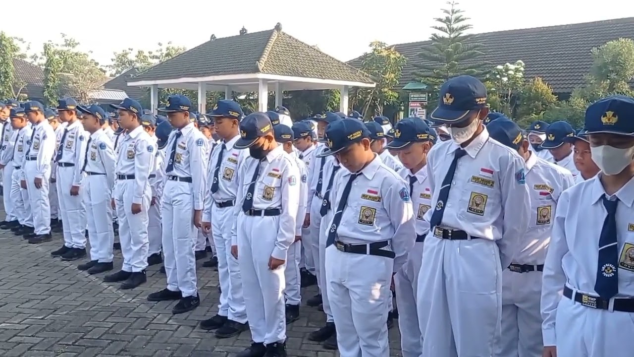 UPACARA BENDERA SENIN 25 JULI 2022 SMP NEGERI 2 PORONG