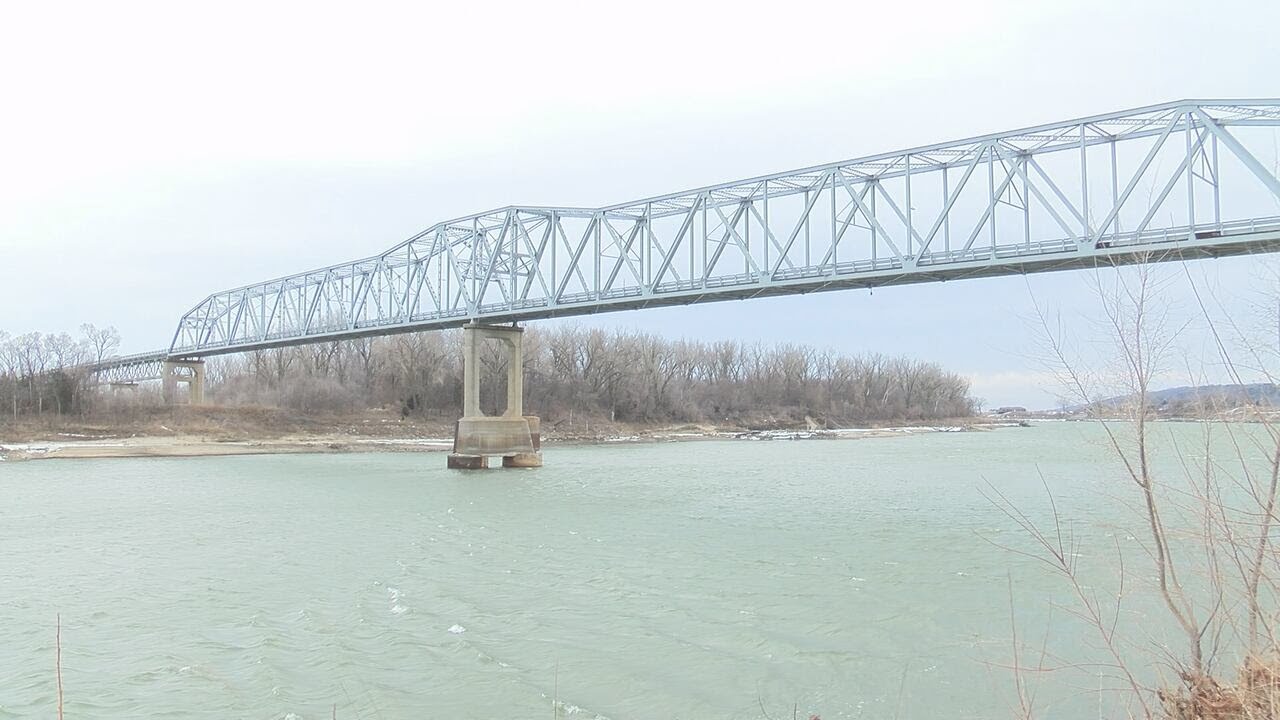 States discuss fate of 70-year-old Decatur Bridge, artery between Iowa and Nebraska