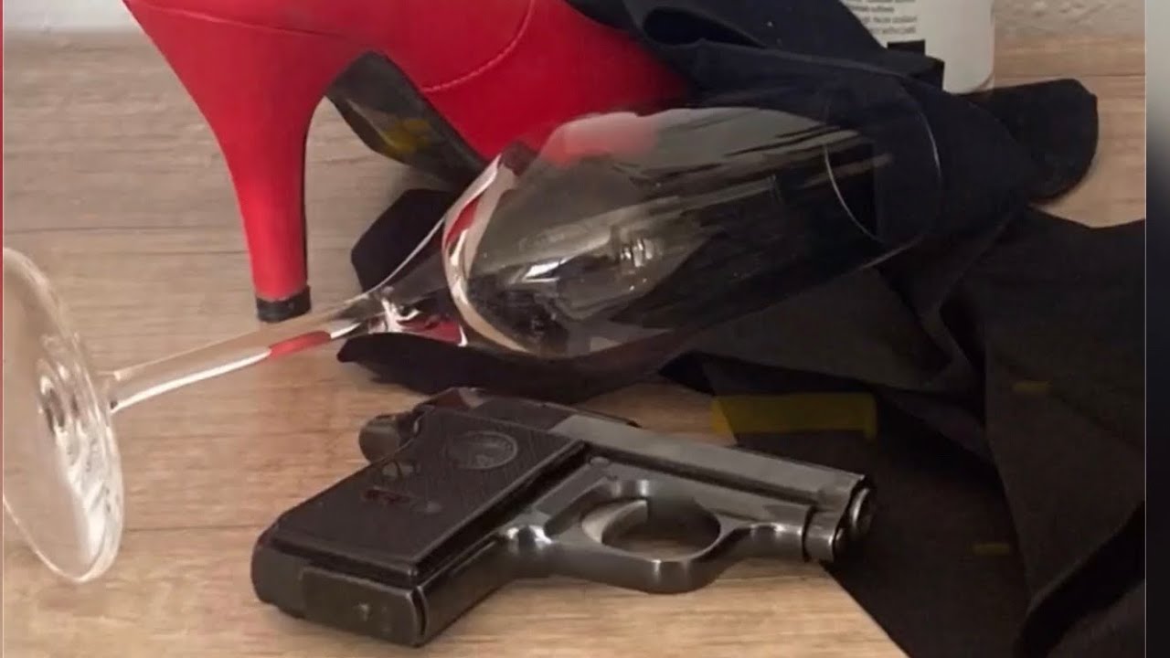 Girls Gun Fire. Pistol Astra Cub 6,35, Spain.