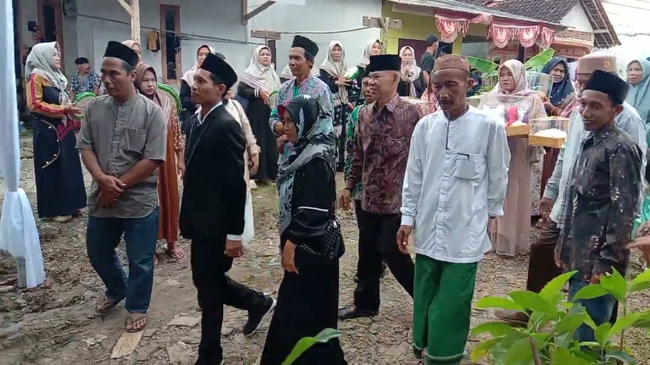 Acara serah aa nopi di loksi cipkis cadas ngmpar semoga sakinah mawadah warohmah
