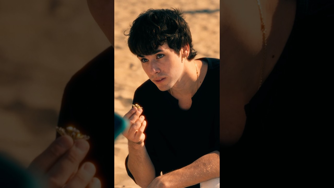 Detecting love on the beach 🙂&zwj;↕️❣️ #relationships #love #comedy #prank #funny #johnnyvalentine