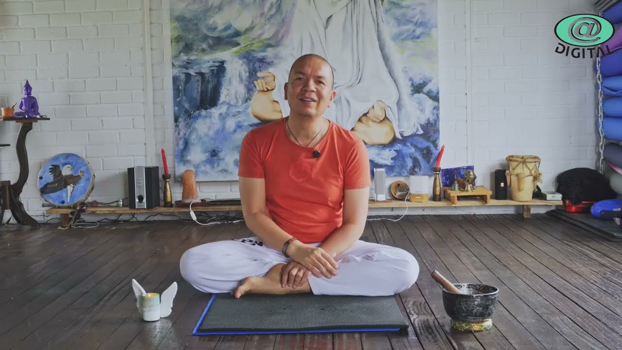 SALUD Y BIENESTAR Instructor de yoga Luis Quintana