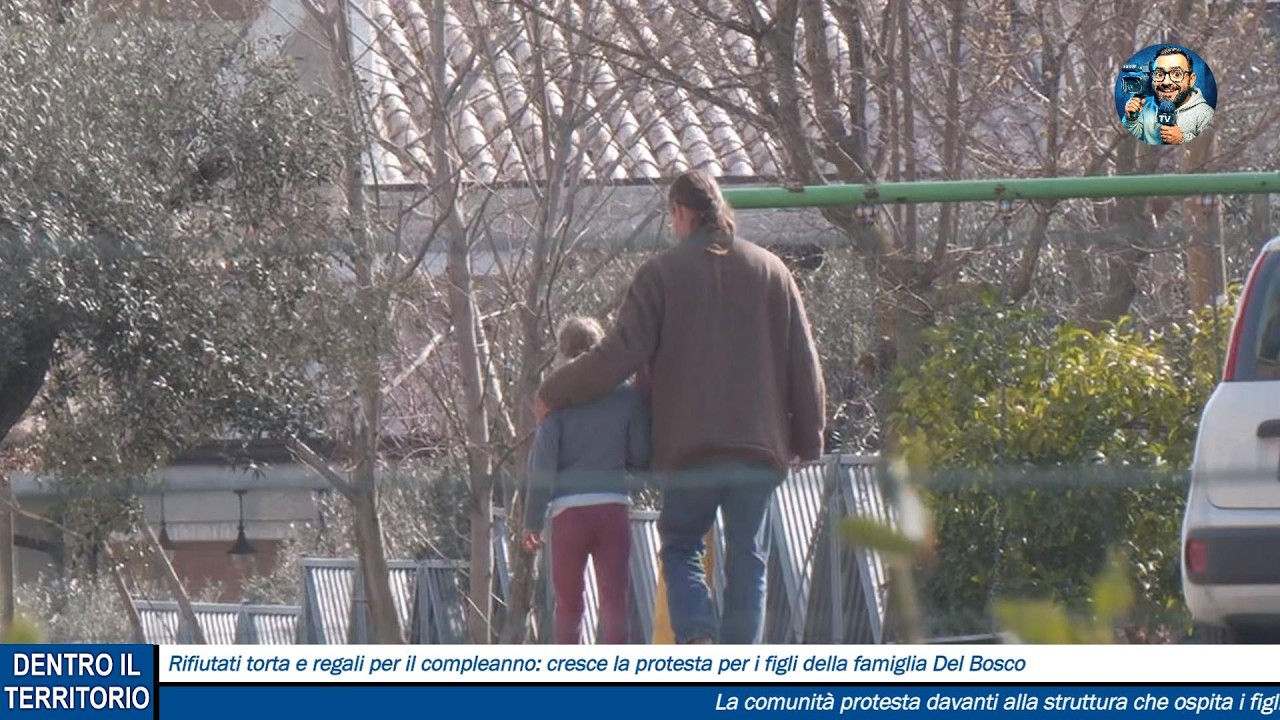 Fiaccolata per la famiglia Del Bosco: protesta contro l’allontanamento dei bambini