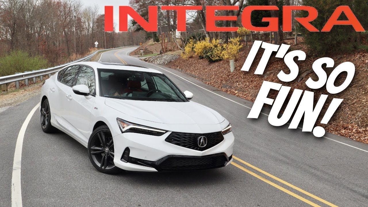 Acura Integra A-Spec с механической коробкой передач 2023 года — это веселый спортивный седан с о...