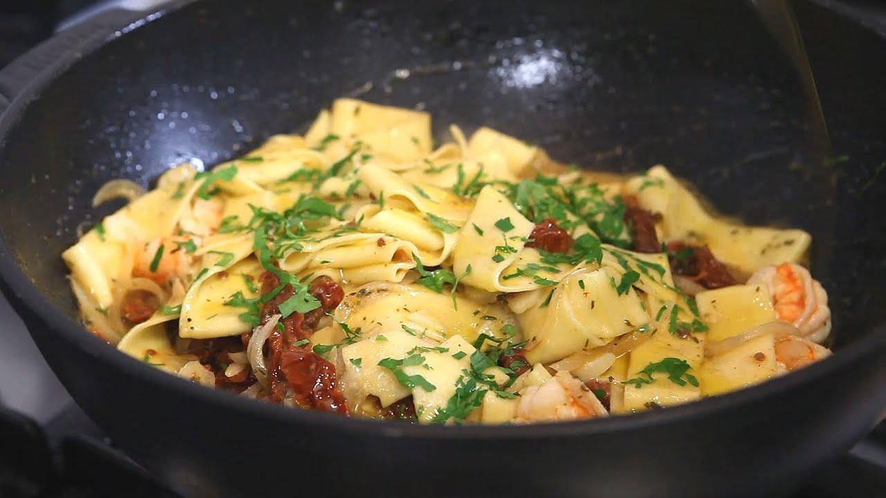 Pappardelle z krewetkami i suszonymi pomidorami w wykonaniu Stefano Cusari