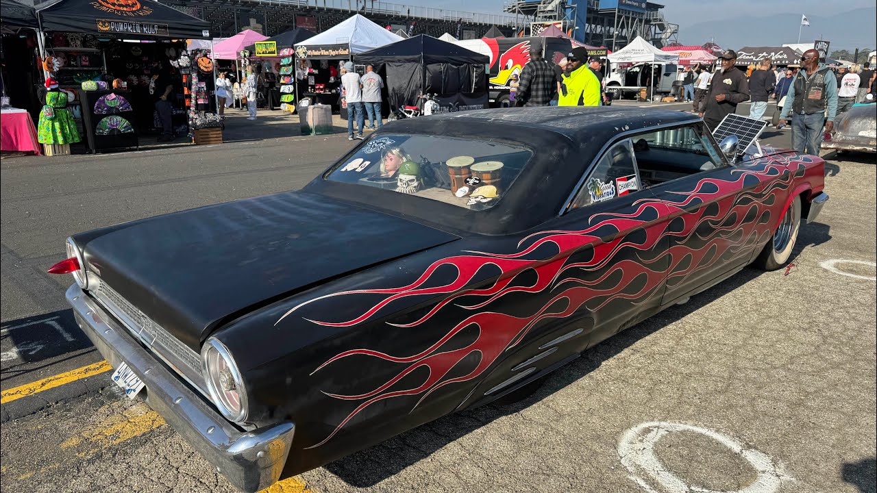 Mooneyes Christmas Show -25. Welcome to The Customikes Experience ;-)