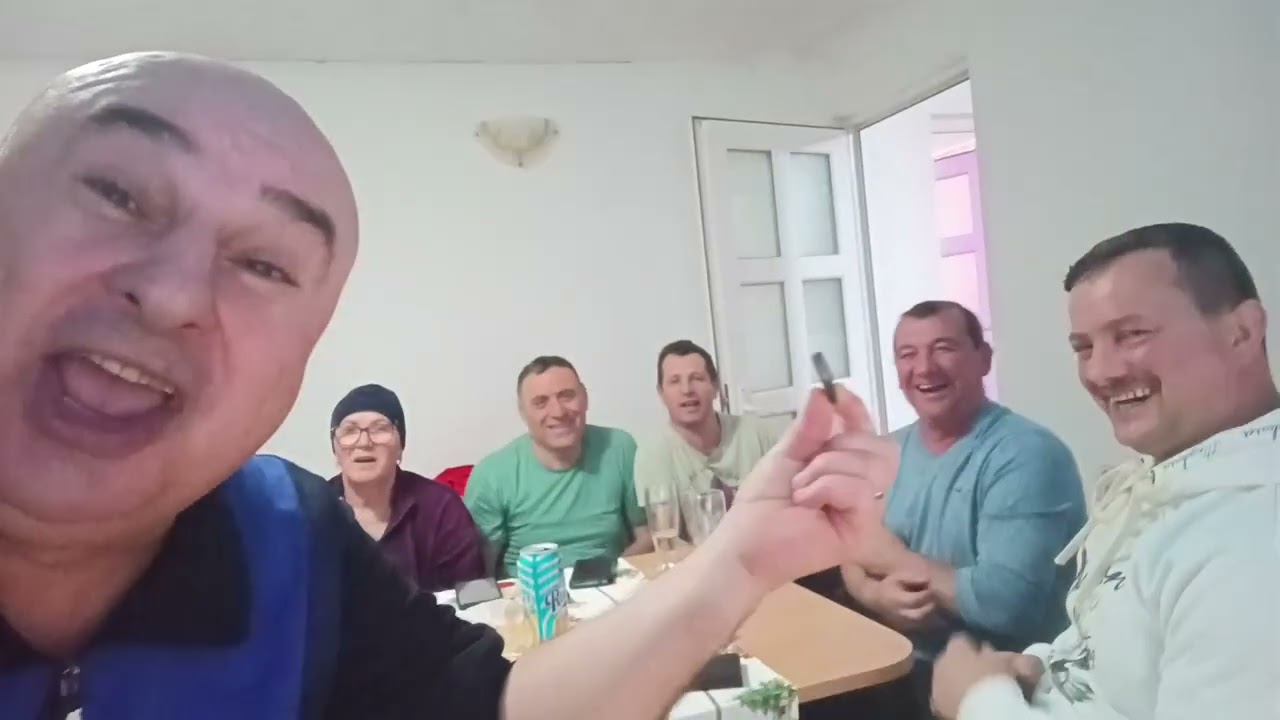 La Comarnic,dupa revelion,Coco ia teapa cu piatra pt prima venire a lui ... in casa la Bombonica😉👍😘