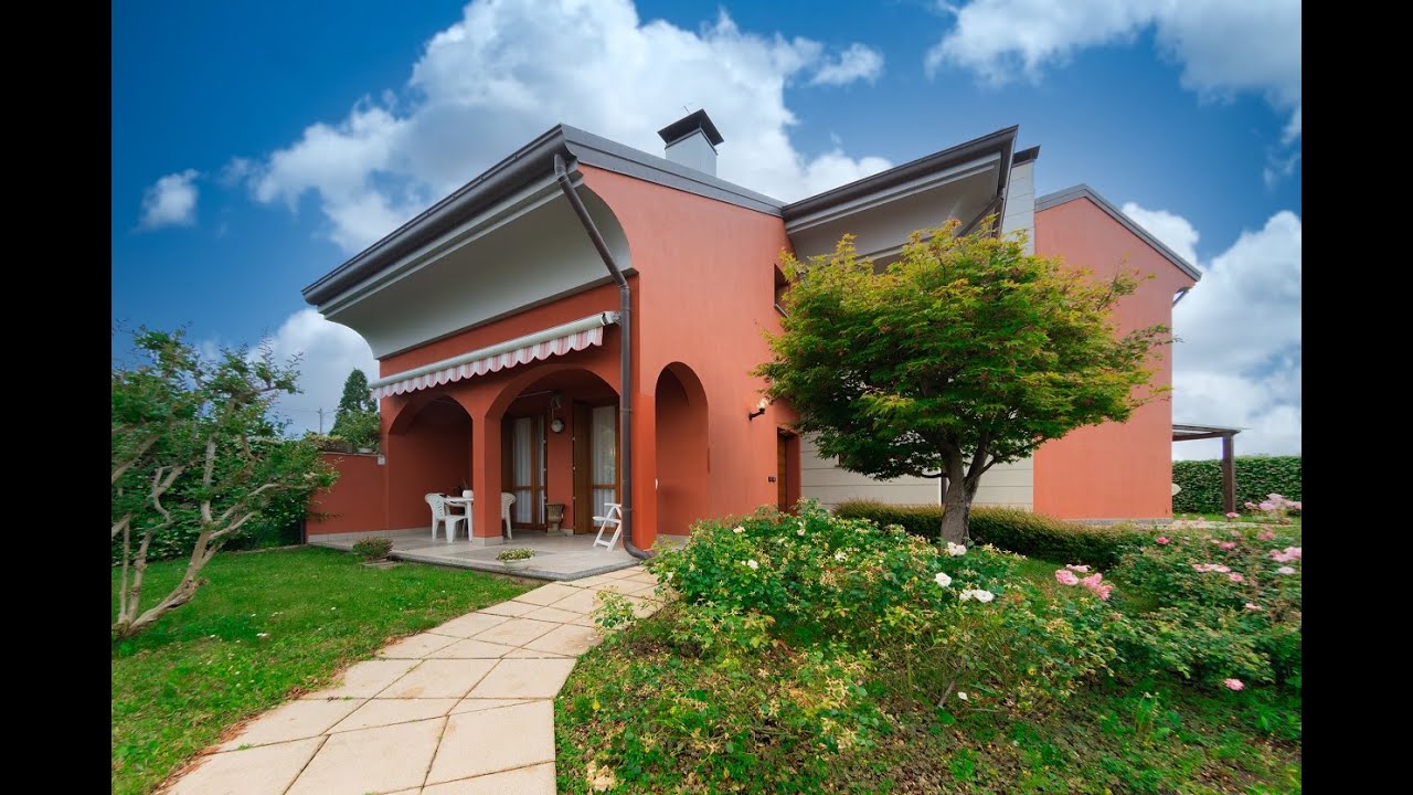 VILLA IN BRIANZA