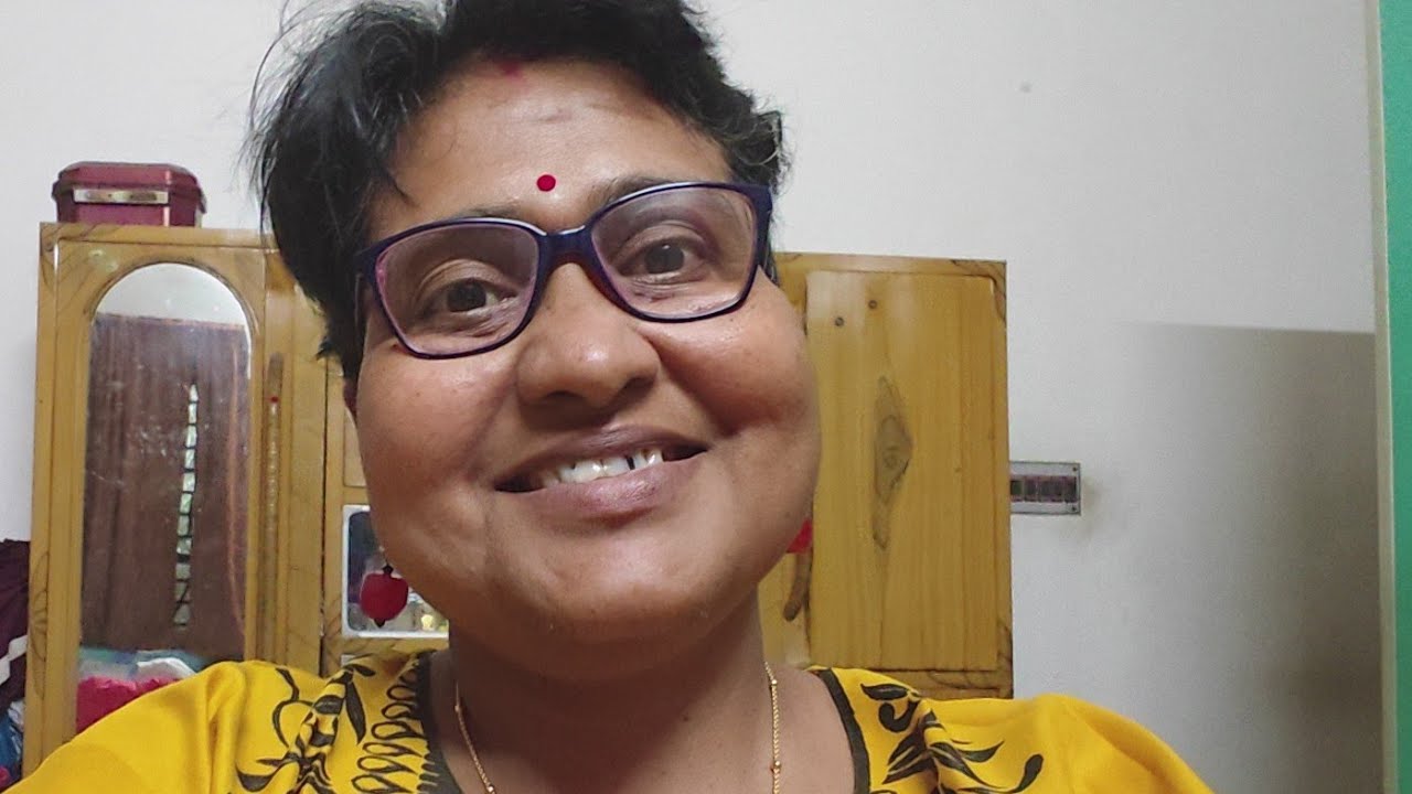 বন্ধু দিলো আমায় লিখছে চিঠি হাতের লেখা মন্দ নয়