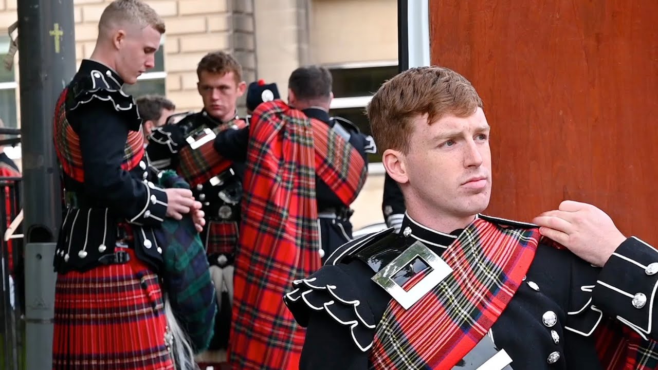 Dressed for the occasion   #handsome #soldiers #scotsguards