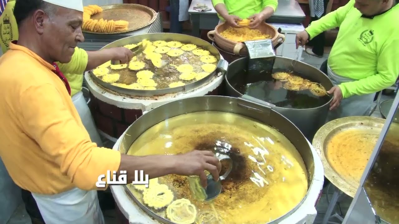 زلابية ومخارق باجة بنة لاتقاوم  في رمضان..شهوة على الطاير في سهرية رمضان..اقبال كبير واكتظاظ عجيب!!