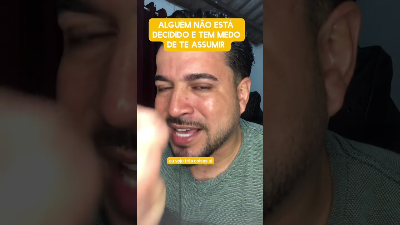 Alguém não está decidido e tem medo de te assumir 