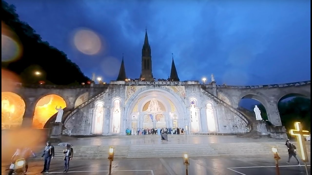 VR - Candlelight Procession - Lourdes 360