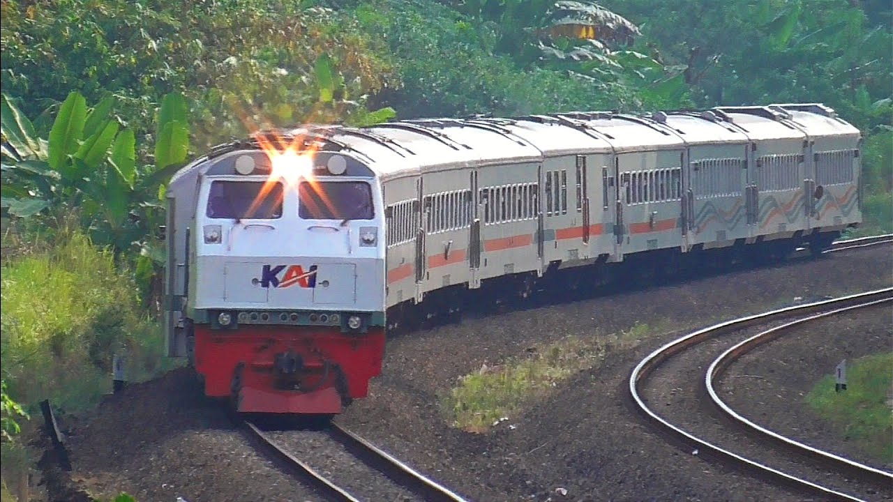 HUNTING KERETA API SORE NGEBUT MENIKUNG DI SPOT TIKUNGAN BABAKAN KARANGLEWAS DAOP V PURWOKERTO