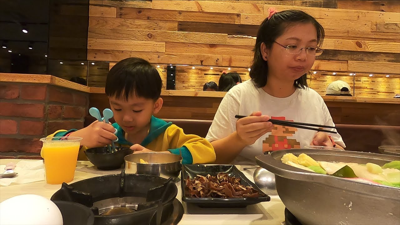 晚餐吃小火鍋340元..今天人很多｜全家都喜歡這間六扇門