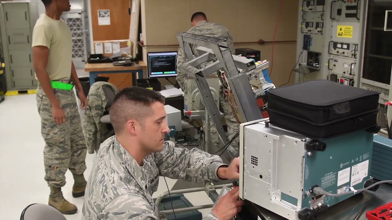 Air Force Avionics Test Station and Components - 2A0X1