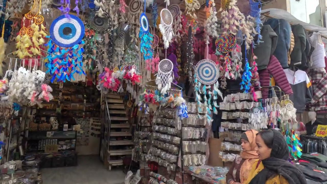 Guide to the main bazaar road opposite New Delhi Railway station at Paharganj