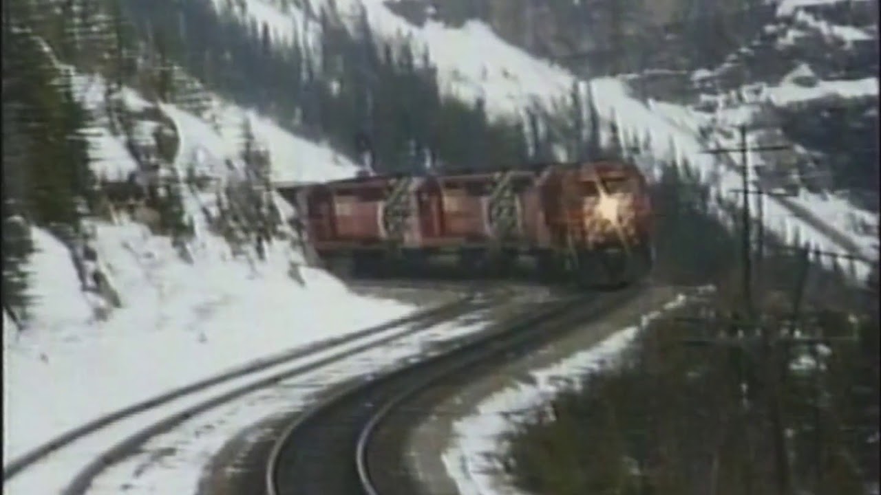 CP 5803 EAST STALLS AT THE UPPER SPIRAL TUNNEL