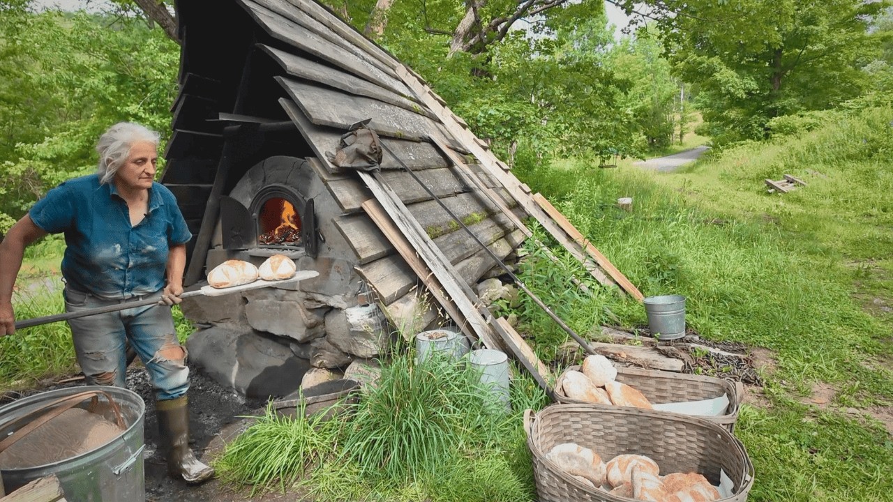 70-Year-Old Homesteader Bakes French Bread Like It's 1850