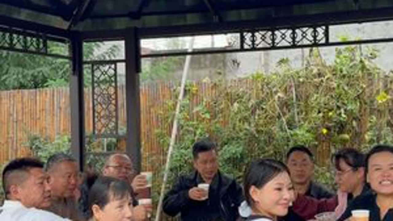 中秋节快乐 月光所至，万事顺意，今年过个特别的中秋节，全家人聚齐了，千里共婵娟，祝大家中秋快乐#中秋节快乐  #中秋  #月饼 #三胞胎abcd