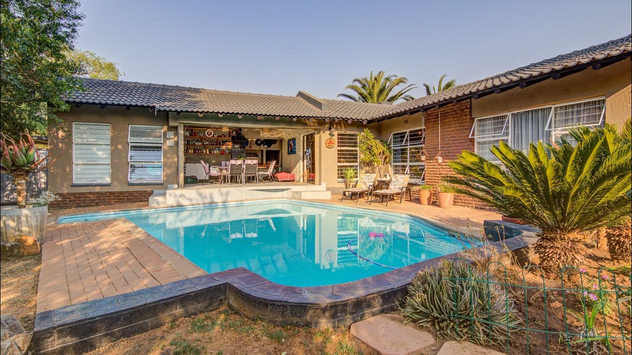 BRAND NEW ON THE MARKET - GLEN MARAIS