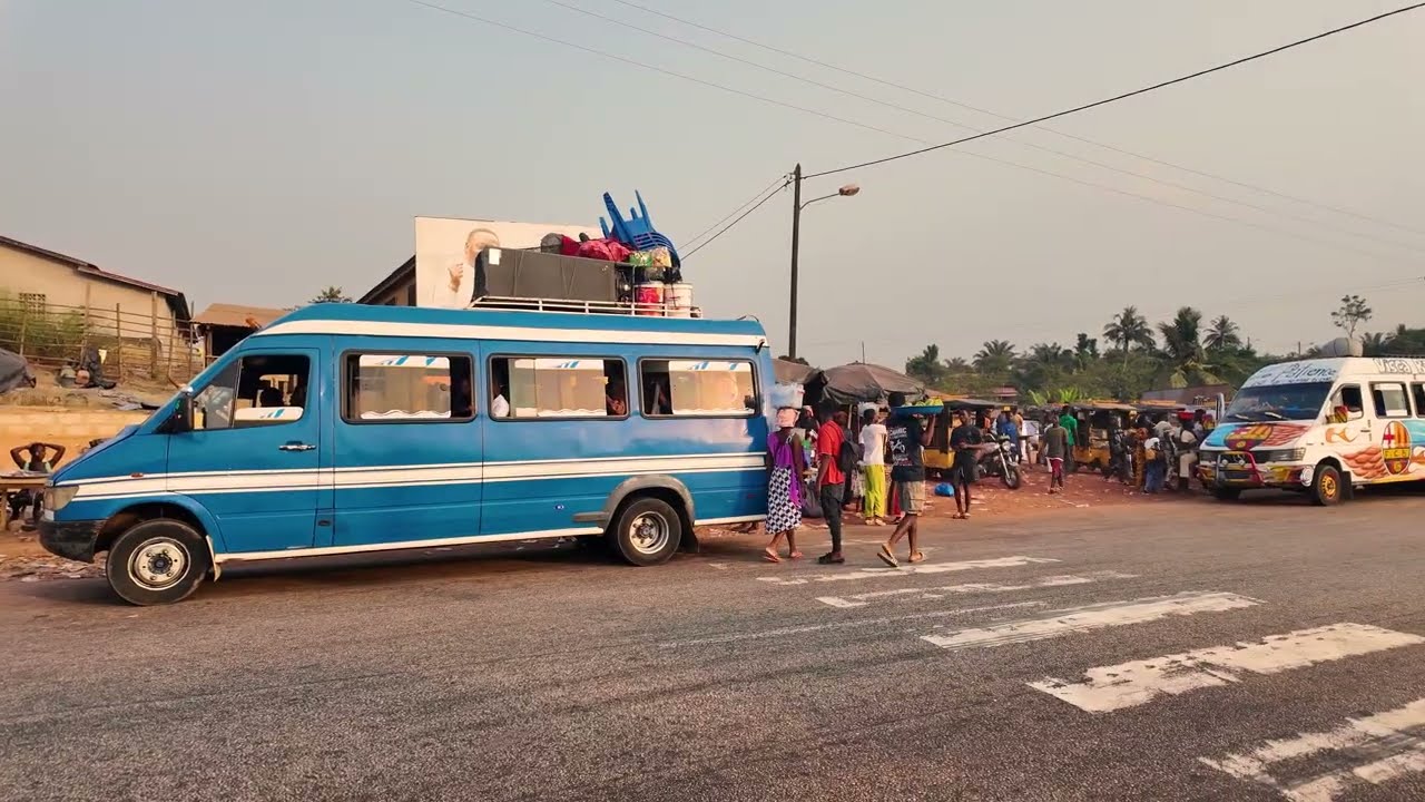 J'AIME MON METIER | Yapo William a choisi de se consacrer à l’élevage de volailles avec passion.
