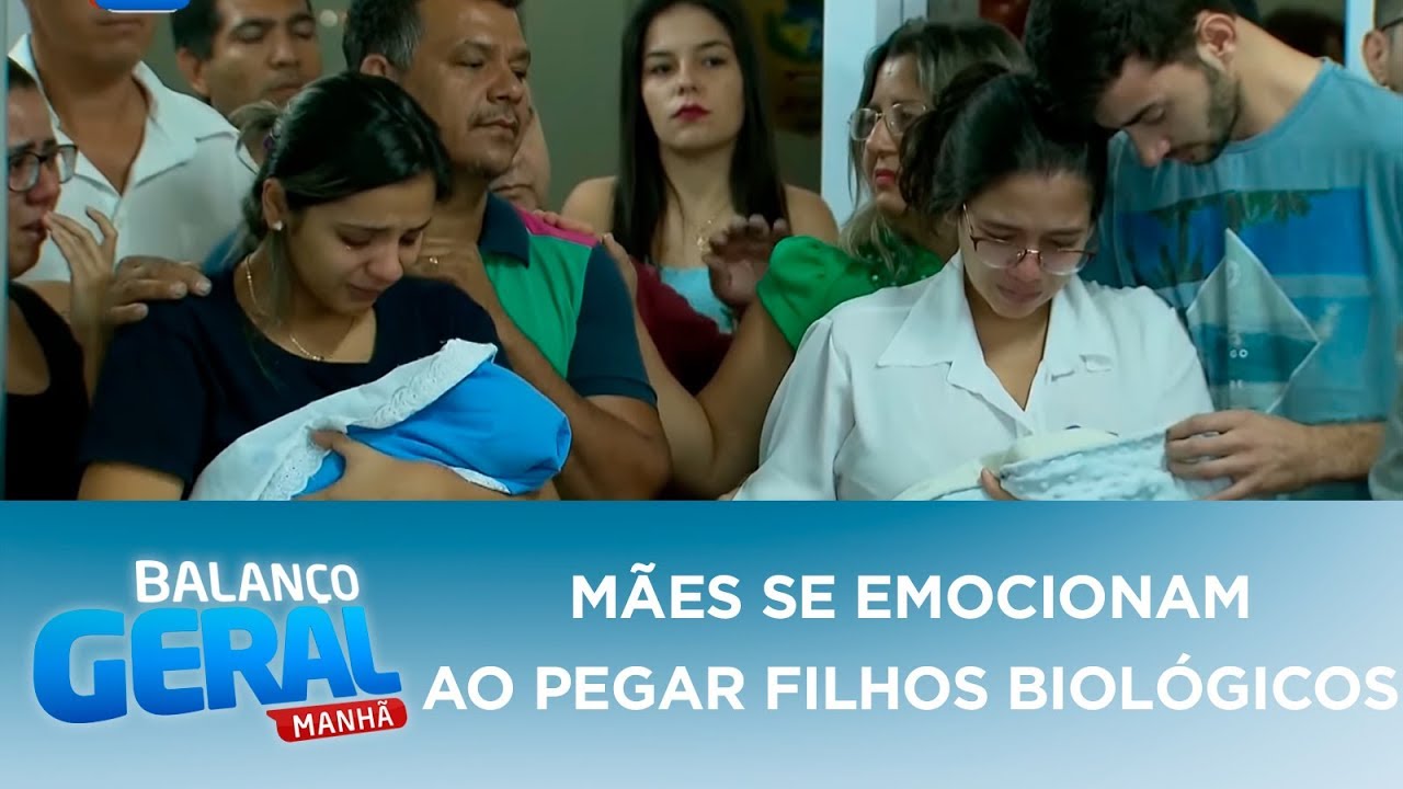 Mães se emocionam ao pegar filhos biológicos trocados em maternidade