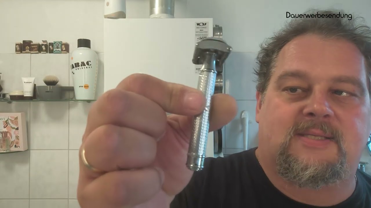 Klaus rasiert sich - Der Mühly