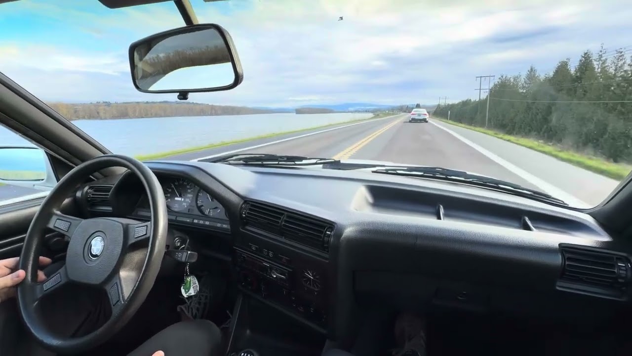 1990 BMW 318i Touring Driving 