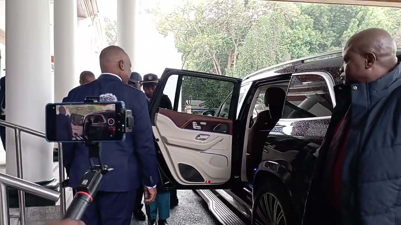 Aliko Dangote arrived at Zimbabwe State House to meet President ED Mnangagwa 