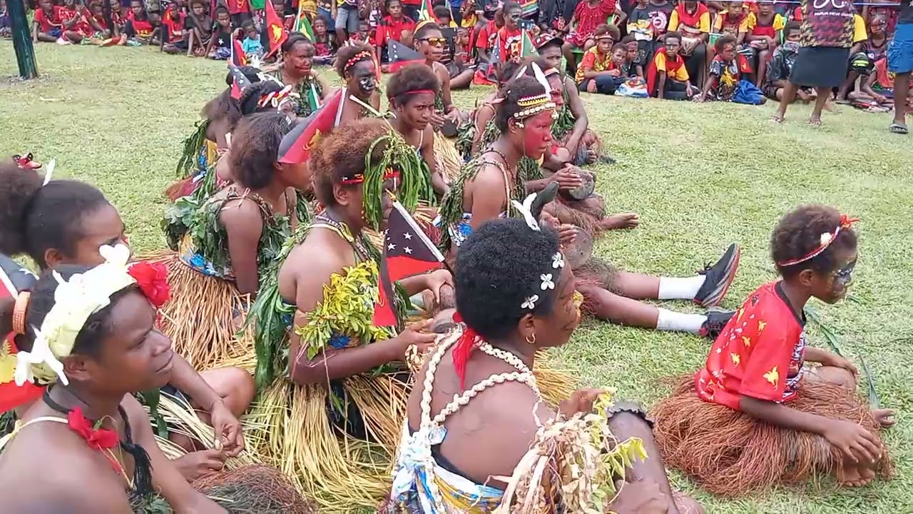 Kiwai dancers at KAUGIA.