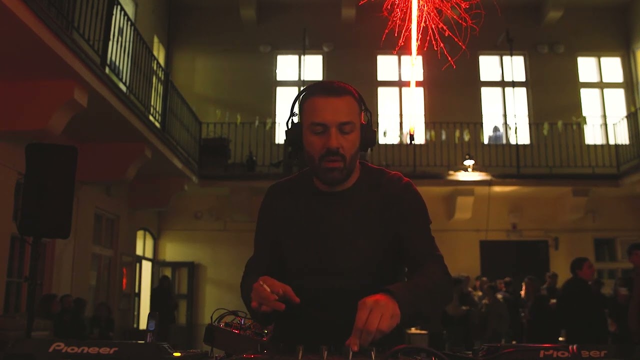 Hollar room #22 : Dj Slater