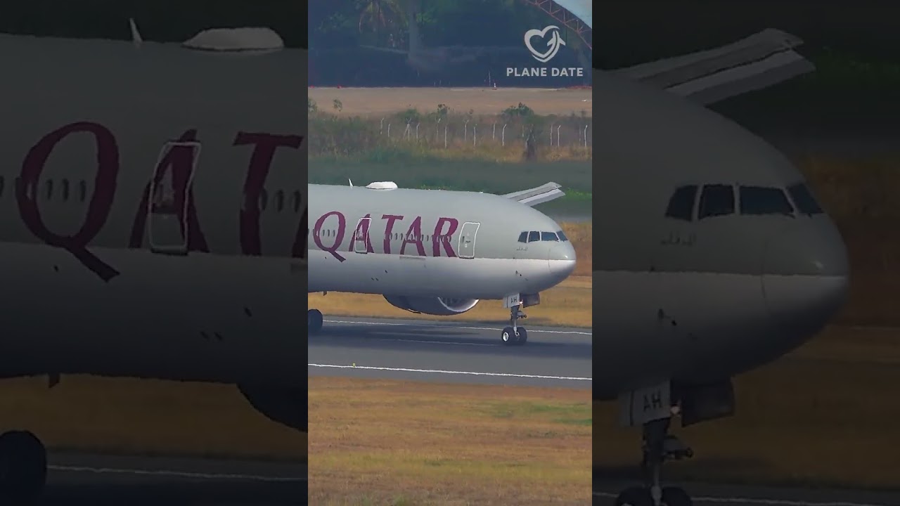 Qatar Airways Boeing 777 In Flight Moments ✈️ #aviation #planespotting #shorts