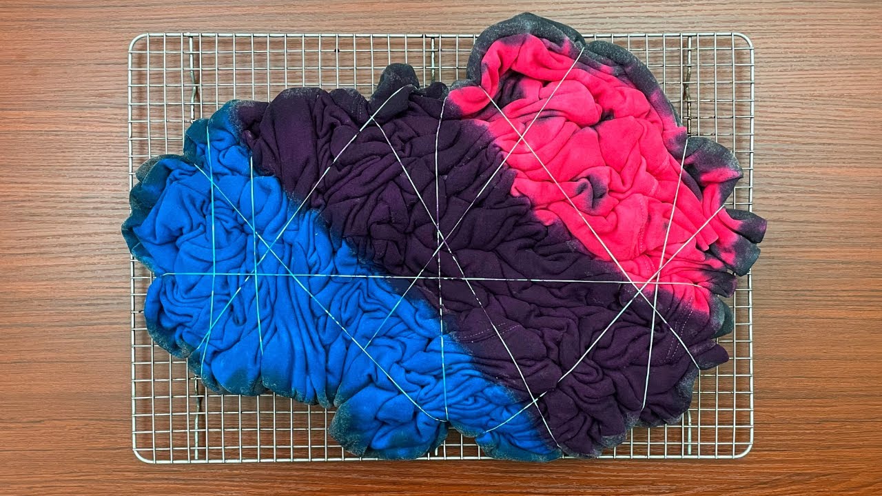 Tie-dye pattern : Galaxy Scrunch Hoodie with Stars!